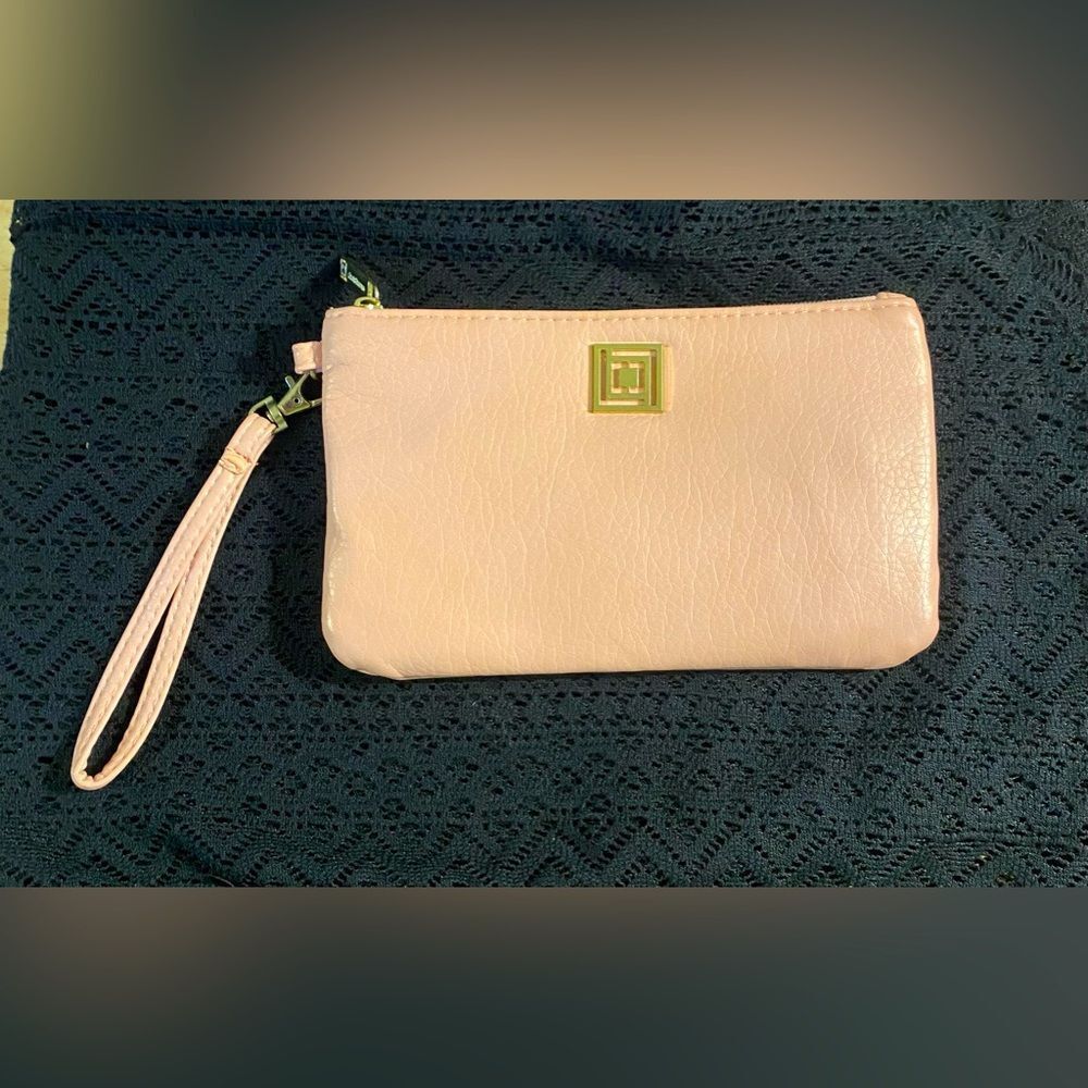 Liz Claiborne Light Pink/Peach Wristlet With Gold Accents - Picture 2 of 8